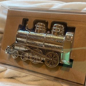 Pottery barn holiday salt and pepper shaker